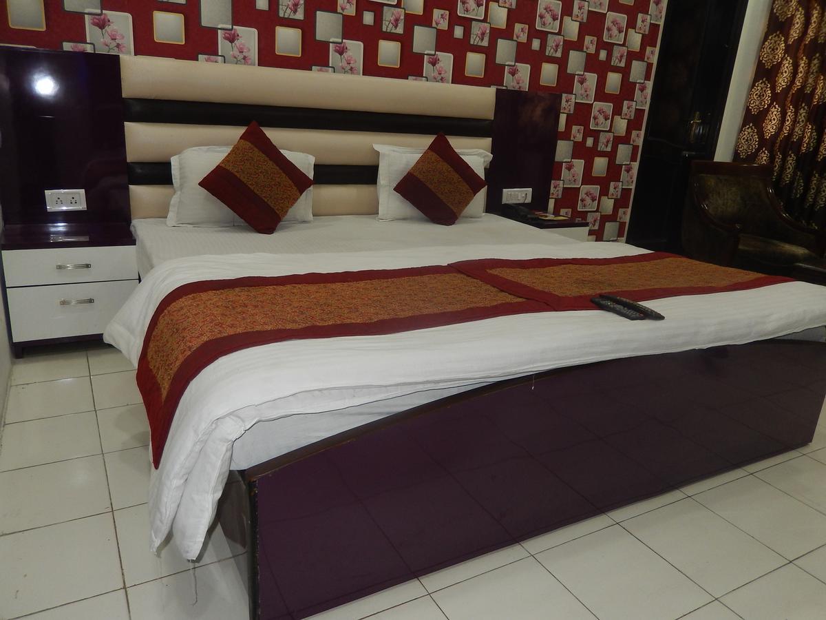 A New Delhi Hotel Orchid Garden エクステリア 写真
