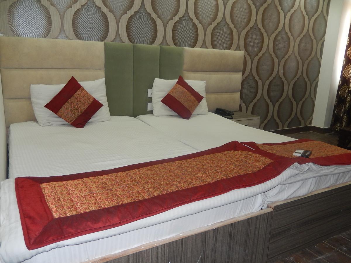 A New Delhi Hotel Orchid Garden エクステリア 写真
