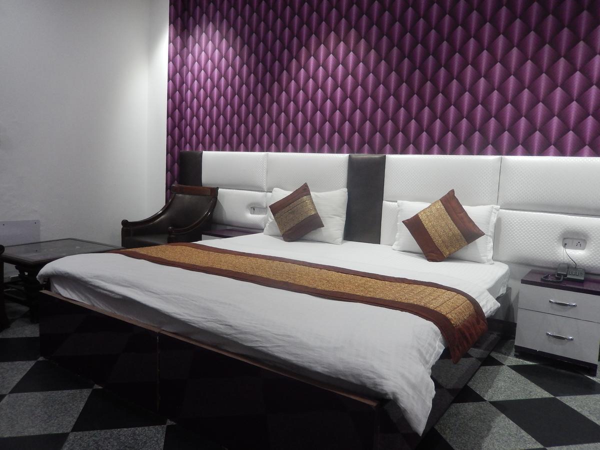 A New Delhi Hotel Orchid Garden エクステリア 写真
