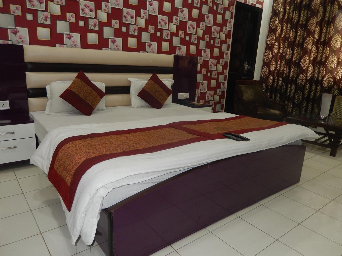 A New Delhi Hotel Orchid Garden エクステリア 写真